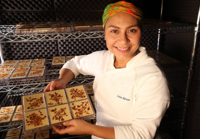 JF Diório/Estadão Desde o início, Luisa Abram produz suas barras bean to bar, ou seja, do grão à barra.