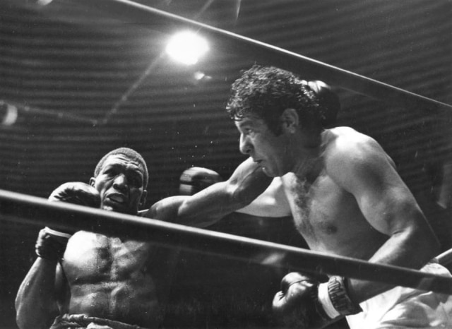 Oswaldo Jurno/Estadão Eder Jofre enfrenta o cubano José Legra pelo título dos pesos-penas.Jofre venceu a luta por decisão unânime, , Brasília, DF. 05/5/1973.