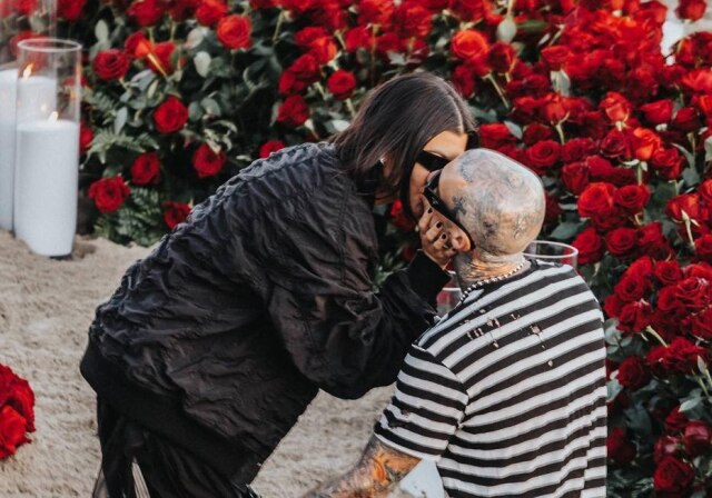 Instagram / @TravisBarker Kourtney e Travis pretendiam se casar em maio, mas a gravidez se tornou uma prioridade e o evento foi adiado.