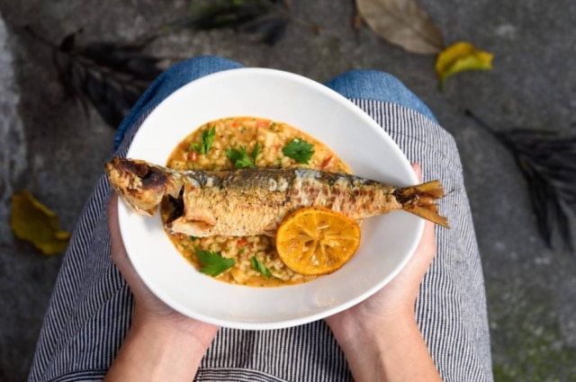 Lucas Terribili|Divulgação Sardinha na brasa com arroz de pupunha de Bel Coelho
