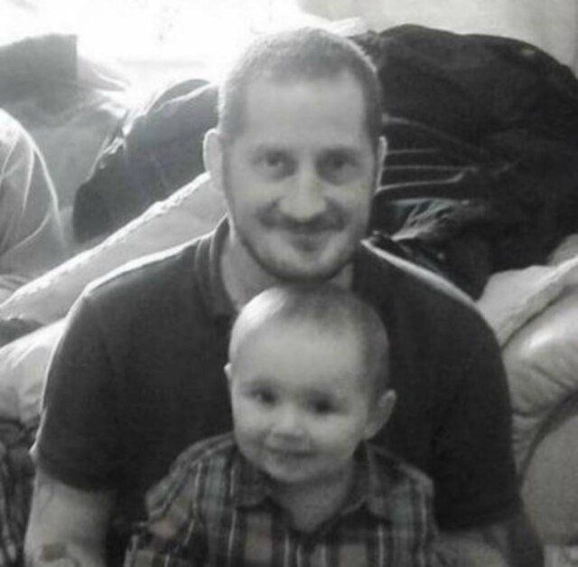 Reprodução Nick Rose e seu filho Logan.