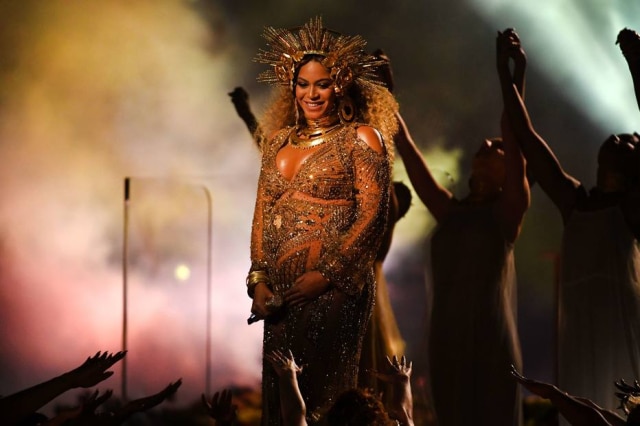 Kevork Djansezian/Getty Images/AFP Beyoncé roubou a cena com produção assinada por Peter Dundas.