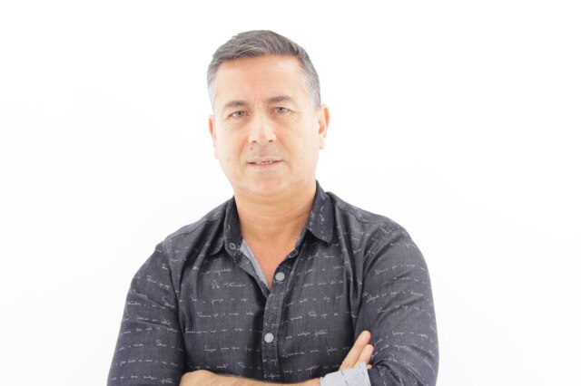 Dimlux Empresário toca a Dimlux desde 1996, ano em que chegou ao Brasil vindo da Argentina
