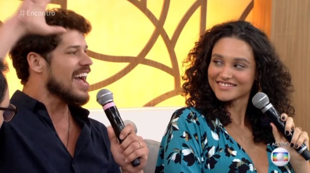 Reprodução de 'Encontro com Fátima Bernardes' (2018) / Globo José Loreto e Débora Nascimento