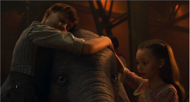 Cena de 'Dumbo Official Teaser Trailer'/Disney Movie Trailers/YouTube 'Dumbo', live-action da Disney com direção de Tim Burton.