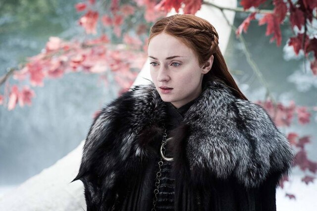 Helen Sloan/HBO Sophie Turner diz ter ficado feliz com o desfecho de Sansa na última temporada de 'Game of Thrones', que estreia em 2019.
