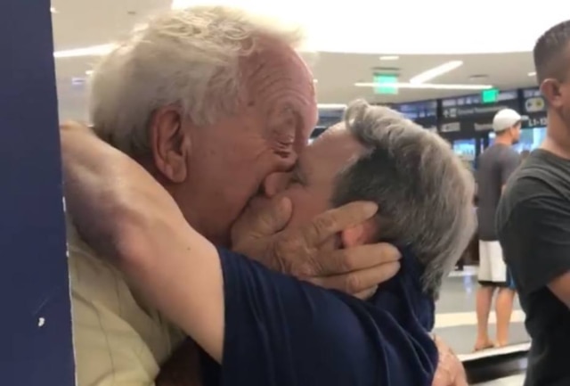 Facebook / Marcy Cobrink Mayer Reencontro de pai e filho comoveu as redes sociais.