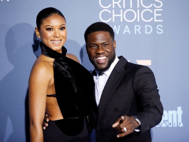 Danny Moloshok/Reuters O ator Kevin Hart e a mulher Eniko Parrish na cerimônia de premiação do Critics' Choice Awards, na Califórnia, em dezembro de 2016.