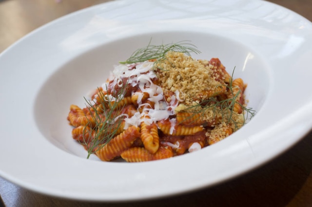 Johnny Mazzilli Cavatelli com salame picante cremoso, ricotta salata, erva doce e farofa de pão do chef Luca Abbruzino vai servir no Antonietta Cucina