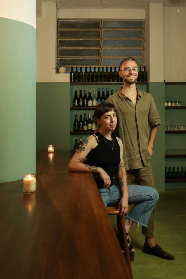 Daniel Teixeira/Estadão A sommelière Sofia Guglielmo e Bruno Correa Bertoli, proprietario do Beverino
