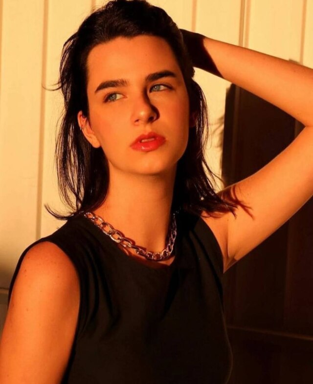 reprodução - redes sociais A jovem modelo de apenas 18 anos apresentou piora no quadro de infecção por Covid mesmo não sendo de nenhum grupo de risco