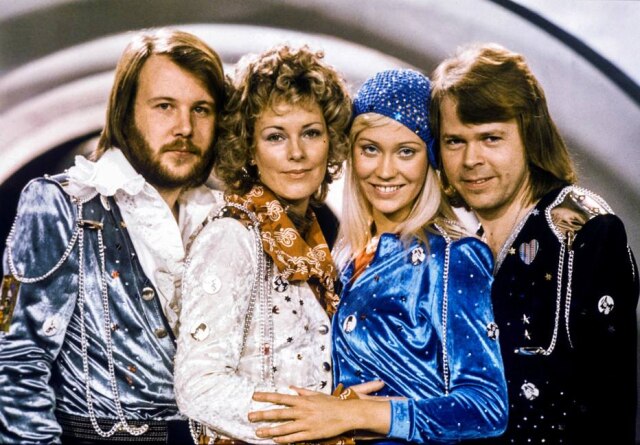 Olle LINDEBORG / TT News Agency / AFP O Abba em foto de fevereiro de 1974, em Estocolmo. O grupo pop sueco inicia uma série de shows em Londres, com avatares digitais de última geração que 'tomarão o lugar' dos quatro septuagenários da banda.