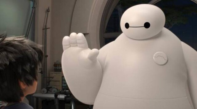 Disney+ Personalidade e habilidades do robô inflável podem mudar dependendo dos chips instalados.