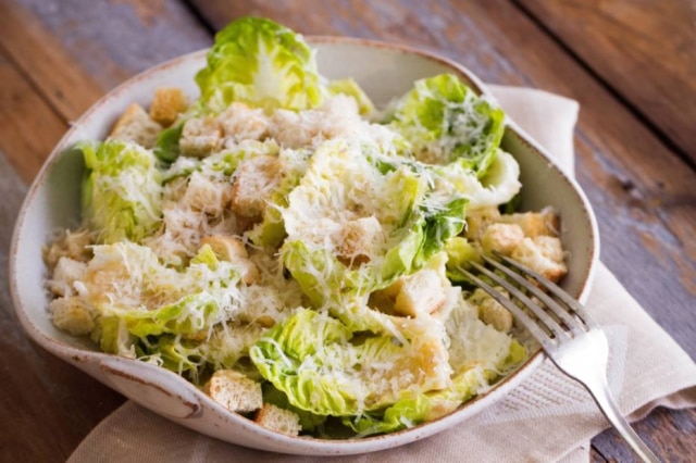 Receita de salada caesar clássica