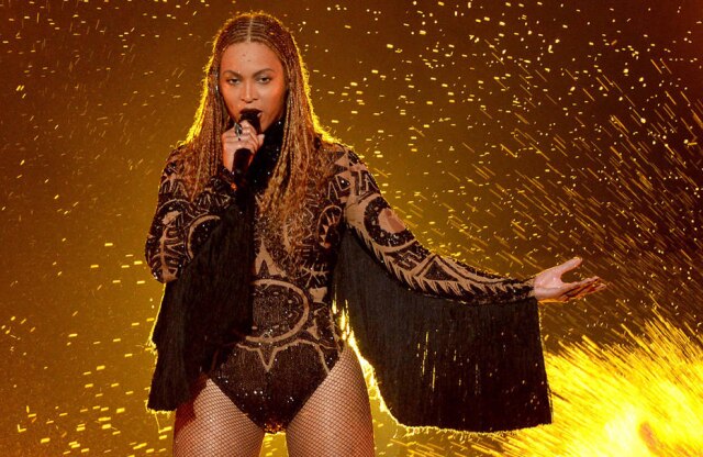 Bang Showbiz Body usado por Beyoncé em nova turnê é incrustado com mais de 30 mil cristais