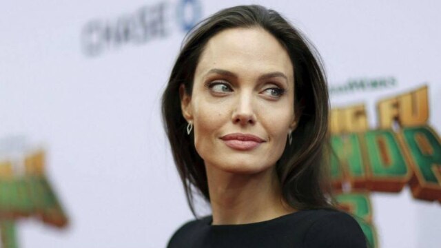 AFP O cirurgião-plástico Sérgio Morum acredita que Angelina Jolie, Daniele Suzuki, Glória e Cleo Pires já fizeram bichectomia