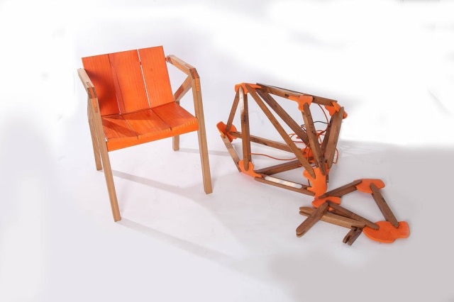 BELAS ARTES Poltrona e luminária desmontáveis da série Orange de 2016