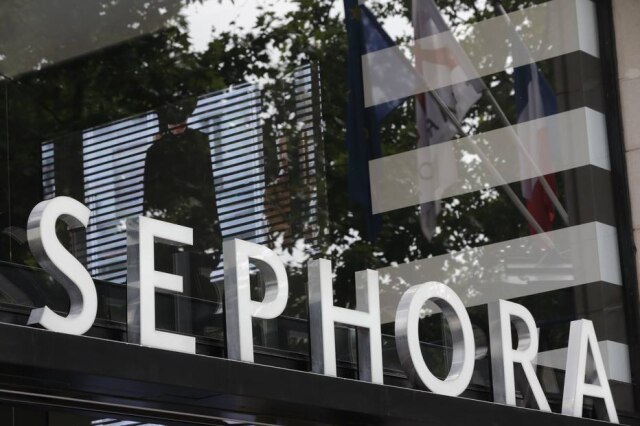 REUTERS/Philippe Wojazer Itens da MAC também estão à venda no e-commerce da Sephora