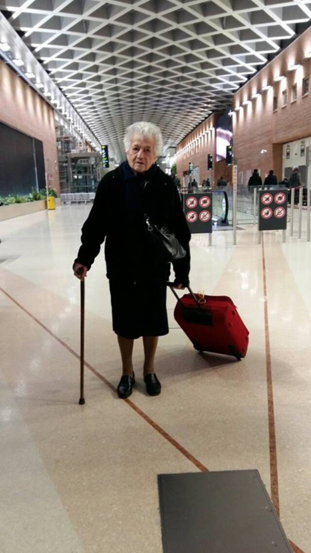 Facebook/elisa.coltro.1 Irma, de 93 anos, decidiu fazer um mochilão voluntário no Quênia.
