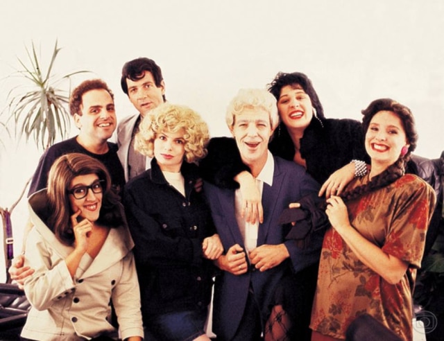 Nelson Di Rago / Globo / Divulgação Regina Casé, Guilherme Karan, Luiz Fernando Guimarães, Debora Bloch, Ney Latorraca, Claudia Raia e Louise Cardoso, caracterizados para o 'TV Pirata'.