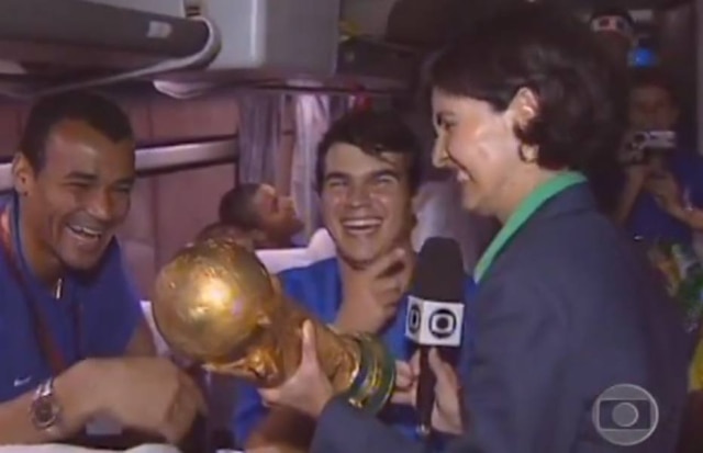 Fátima Bernardes relembra dia em que segurou taça da Copa do Mundo - Emais  - Estadão