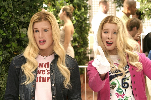 Sony Pictures / Handout / Reuters Marlon Wayans e Shawn Wayans como as personagens Tiffany e Brittany no filme 'As Branquelas', lançado em 2004.