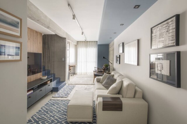 Carol Mossin Vista geral do living. Paredes claras imprimem leveza e claridade aos ambientes