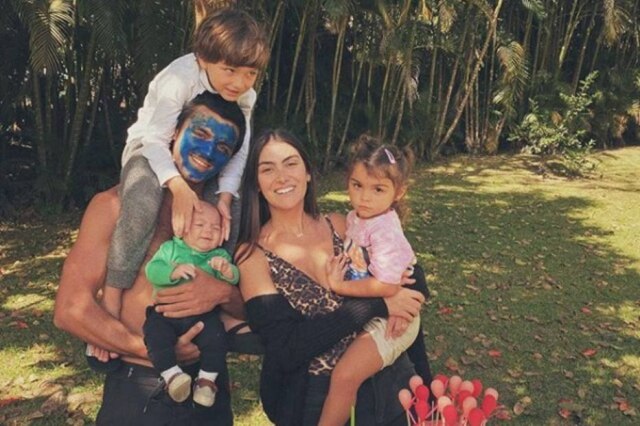 Instagram Ator Felipe Simas com a família