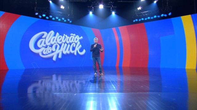 Globo / Divulgação Luciano Huck durante gravação do 'Caldeirão' em julho de 2020