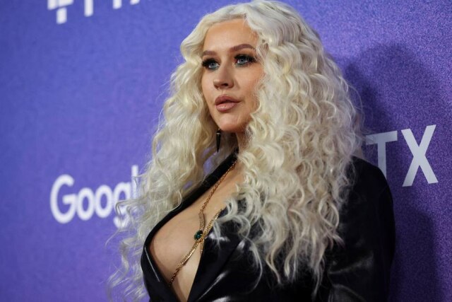 REUTERS/Mario Anzuoni Christina Aguilera no prêmio Billboard Women in Music, em 2022. A voz da cantora poderá ser utilizada no aplicativo Waze por tempo limitado.