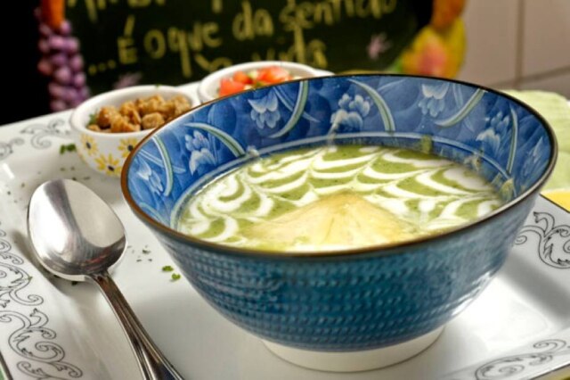 Tadeu Brunelli Gaspacho de abacaxi com croutons