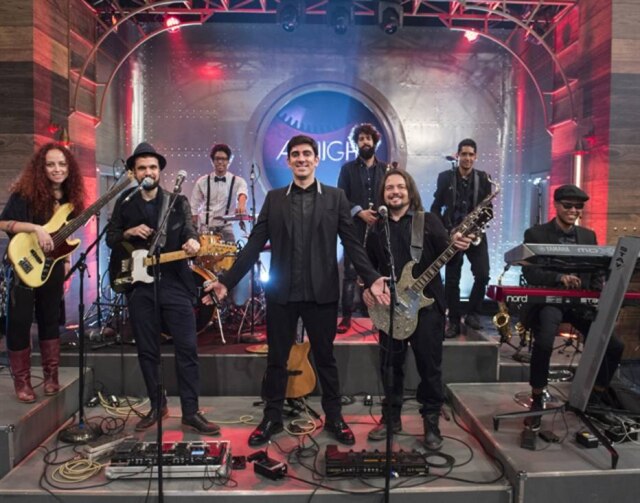 Globo/Estevam Avellar Adnet com a banda do programa