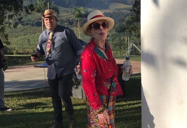 Instagram/@anamaria16 Ana Maria Braga, apresentadora da TV Globo, na tradicional festa junina que ocorre em sua fazenda.