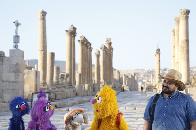 Sesame Workshop via AP Os personagens da série 'Bem-vindo Sésamo', que irá estrar em fevereiro no Oriente Médio