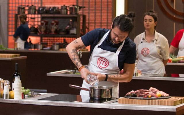 Carlos Reinis / Band / Divulgação Renan Nagao no 3º episódio do 'MasterChef Brasil' em 2020