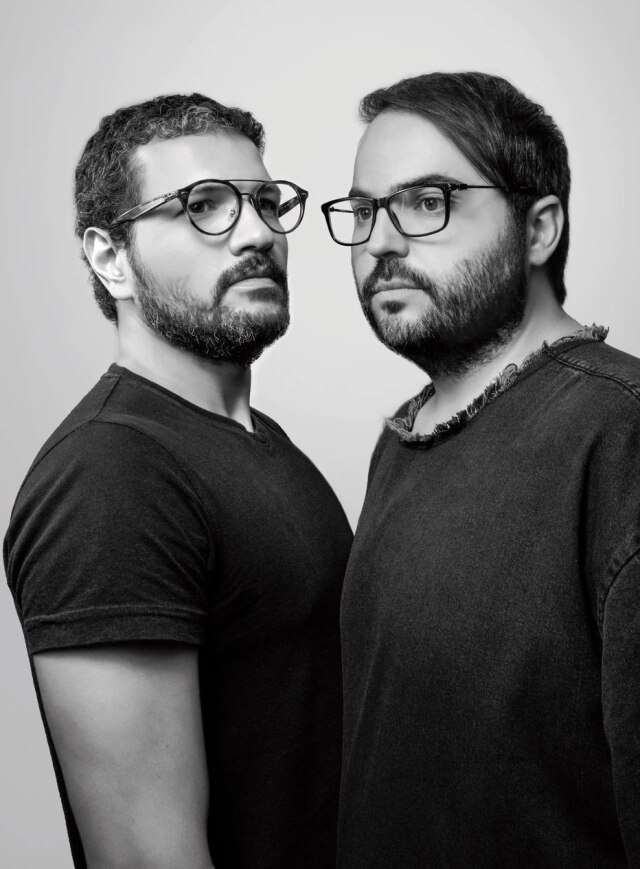 Felipe Abe Bruno Rangel, designer de interiores e Aldi Flosi, consultor de estilo