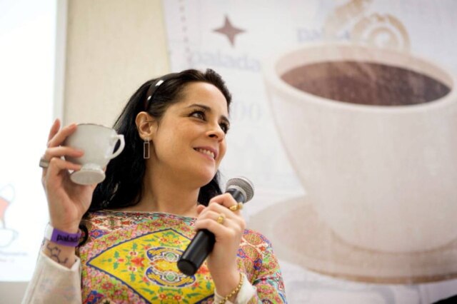 Daniel Teixeira|Estadão A barista Isabela Raposeiras, proprietária do premiado Coffee Lab na Vila Madalena.