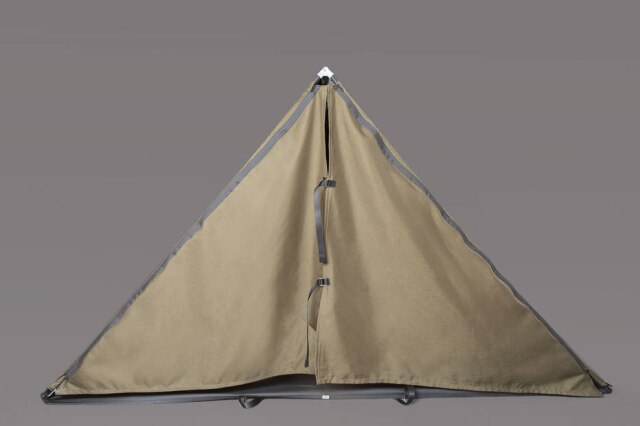 Jessica Richmond via The New York Times A tenda serve de abrigo para refugiados e moradores de rua.
