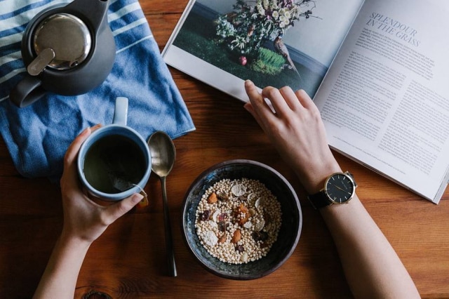 Pixabay Cereais e frutas são alimentos recomendados para o café da manhã