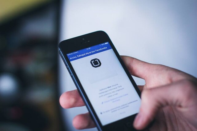 Pixabay Um jovem dos EUA pagou mais de R$ 5 mil em uma corrida de Uber que ele não se lembra de ter pedido, pois estava bêbado.