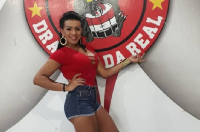 Cedida por Kakah Morena / Divulgação Kakah Morena é passista da Dragões da Real há seis anos e encara preconceitos na escola de samba.