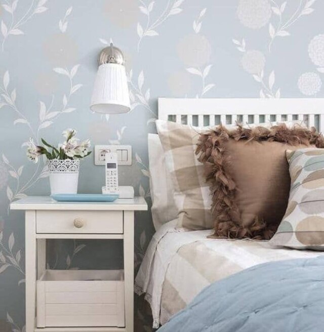 Pinterest/Pizca de Hogar Seguir a linha da mesma tonalidade sempre são uma boa pedida. Nesse caso, as cores mais claras tendem a garantir um ambiente mais calmo e relaxante