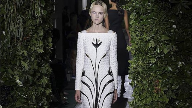 Reuters Na passarela de Valentino: folhas e flores foram a base da criação