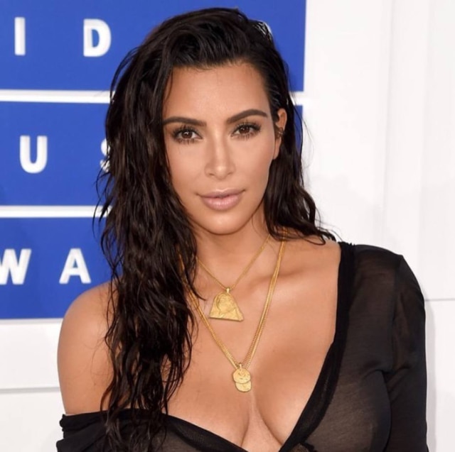 Reprodução/Instagram Kim Kardashian lançou tendência com o cabelo molhado no VMA
