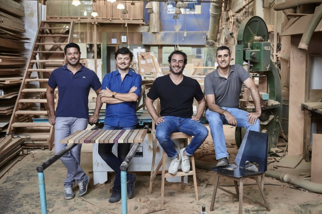 Victor Affaro Da esquerda para a direita, os arquitetos Rodrigo Marcondes Ferraz, Paulo Alves, Fernando Fortes e Lourenço Gimenes, criadores da linha Farofa de móveis, feitos de chapa de ferro dobrada e madeira