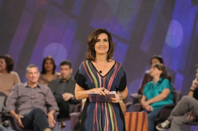 João Cotta/TV Globo Fátima Bernardes cantou 'Evidências' ao vivo durante o 'Encontro'.
