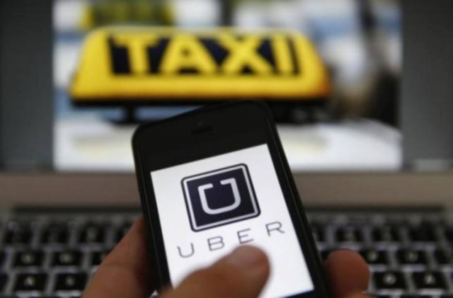 Kai Pfaffenbachy/Reuters Na Alemanha, Uber só trabalha com motoristas de táxi e de limousines