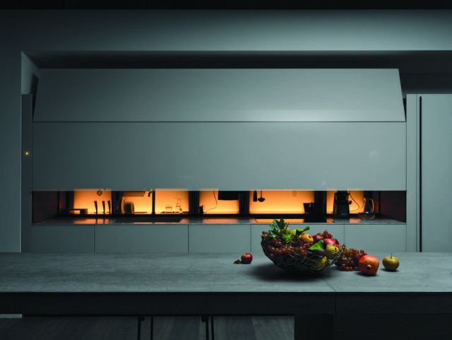 Valcucine Tecnologia de ponta na cozinha Logica Celata, com portas que abrem e fecham escondendo toda a bancada de preparo de refeições