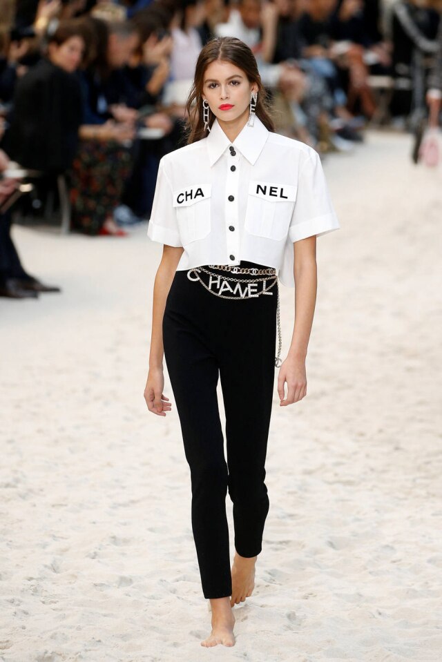 Stephane Mahe/REUTERS A modelo Kaia Gerber também participou do desfile
