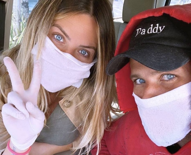 Instagram/@gioewbank Giovanna Ewbank e Bruno Gagliasso saem do isolamento durante pandemia do novo coronavírus para exames gestacionais.